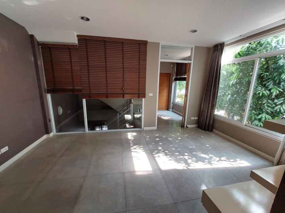 3 Bedroom Townhouse For Sale in Yan Nawa, Sathon, Bangkok - Image 15