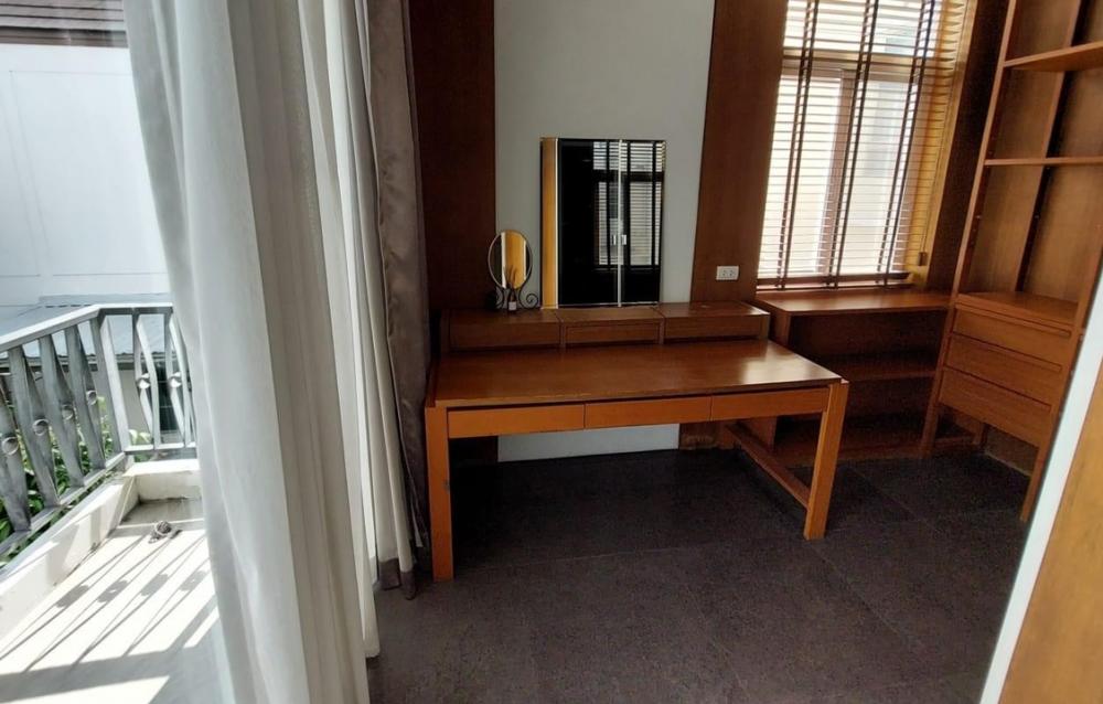 3 Bedroom Townhouse For Sale in Yan Nawa, Sathon, Bangkok - Image 9