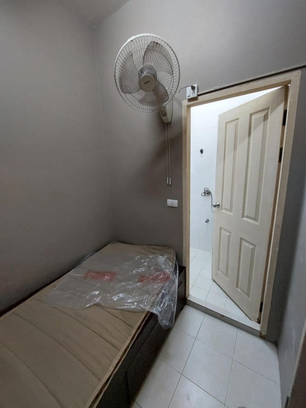 3 Bedroom Townhouse For Sale in Yan Nawa, Sathon, Bangkok - Image 14