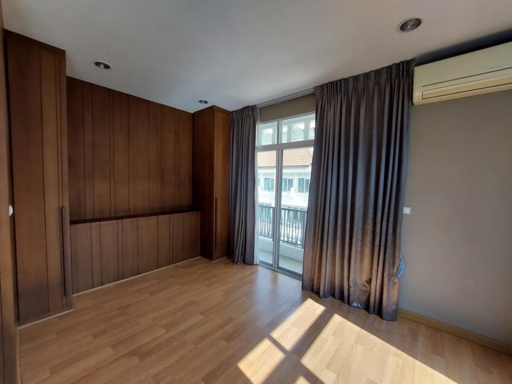 3 Bedroom Townhouse For Sale in Yan Nawa, Sathon, Bangkok - Image 8