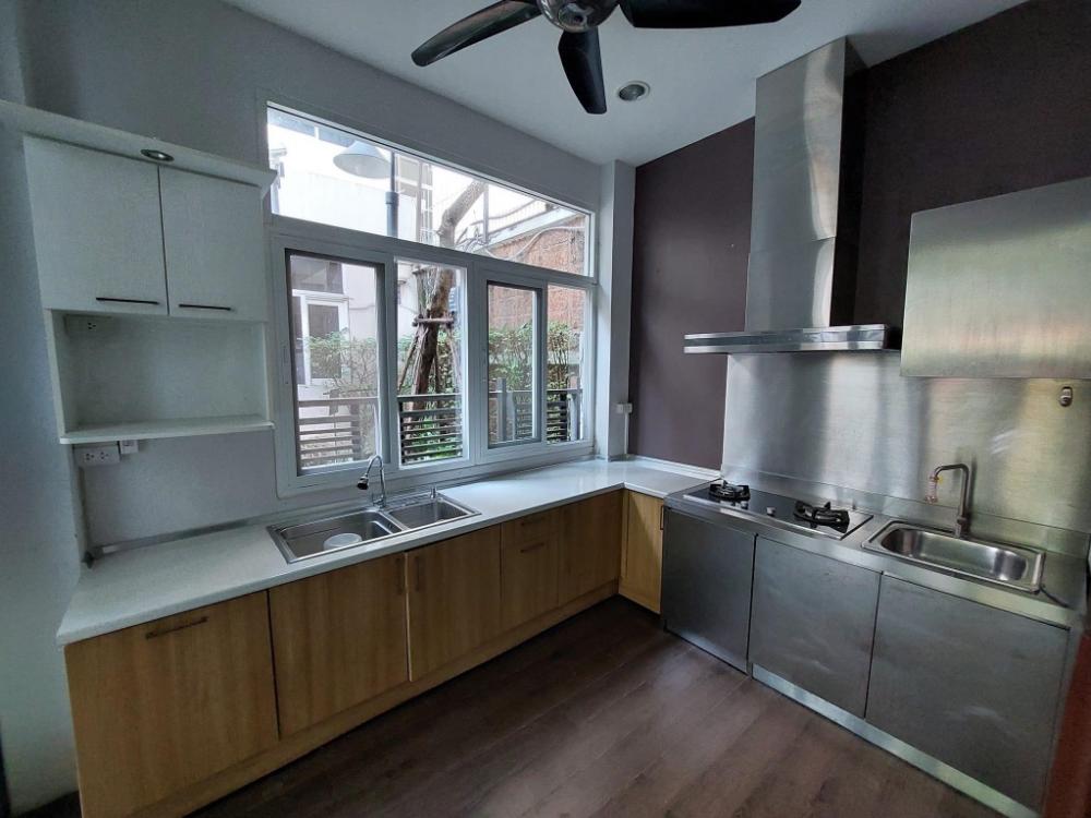 3 Bedroom Townhouse For Sale in Yan Nawa, Sathon, Bangkok - Image 5