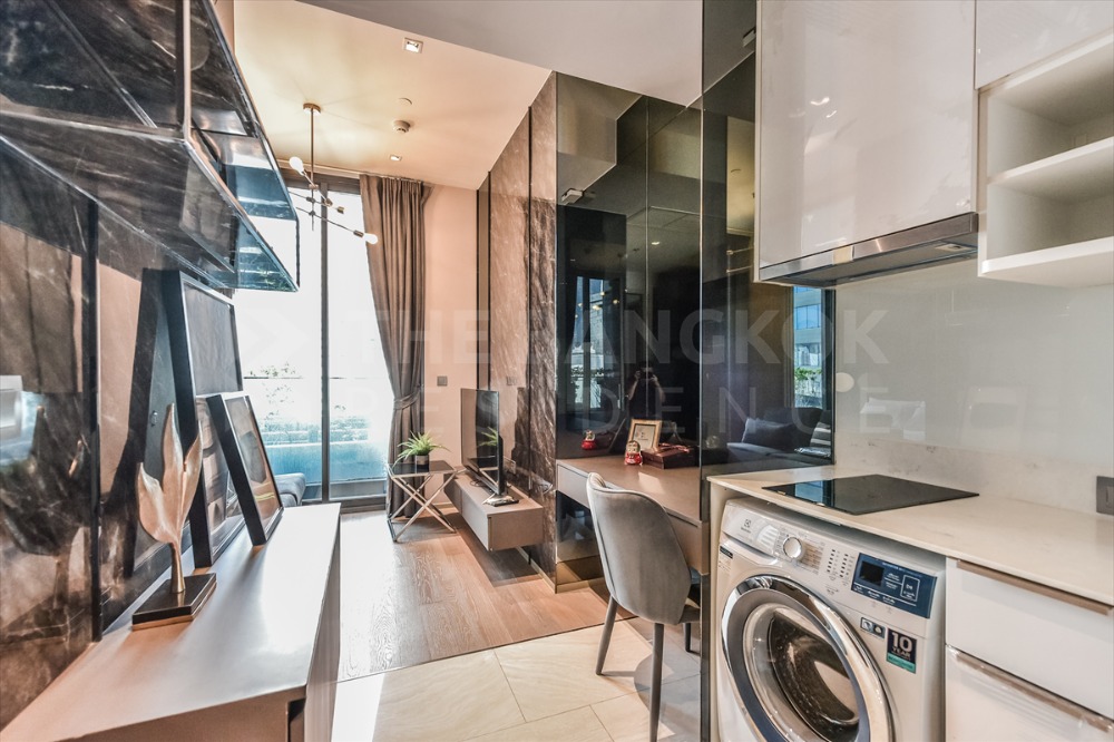 Ashton Silom - Image 3