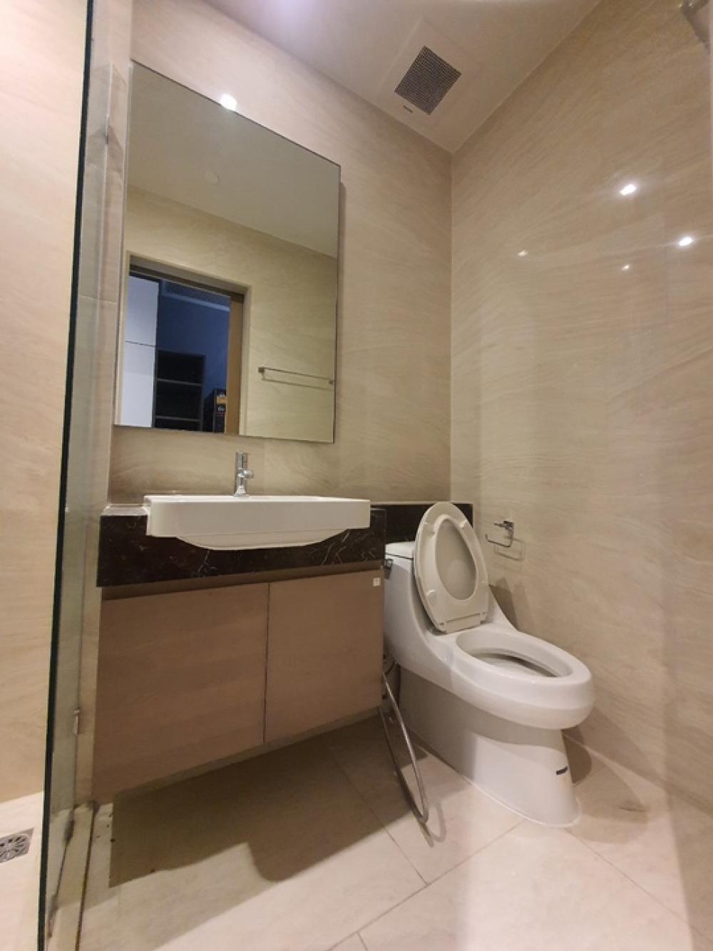 Ashton Silom - Image 4