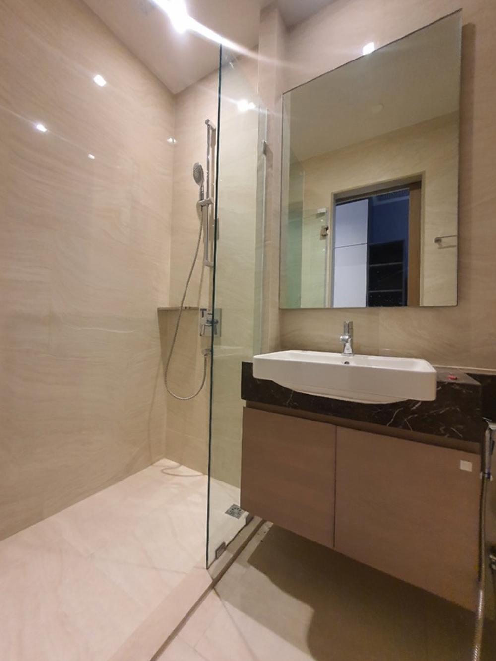 Ashton Silom - Image 6