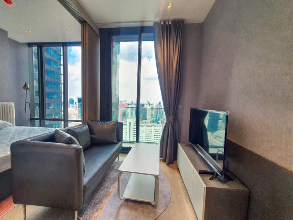 Ashton Silom - Image 1