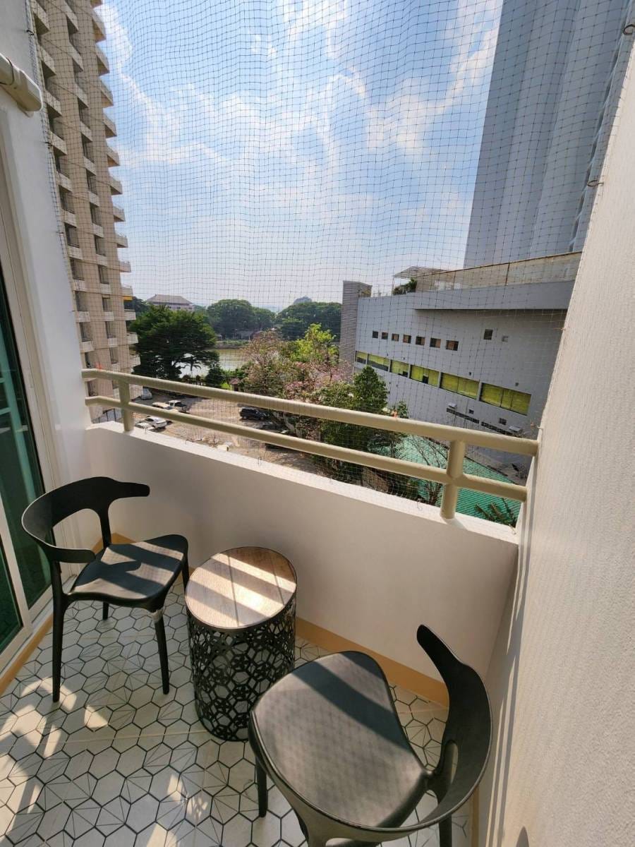 Riverside Condo - Image 18
