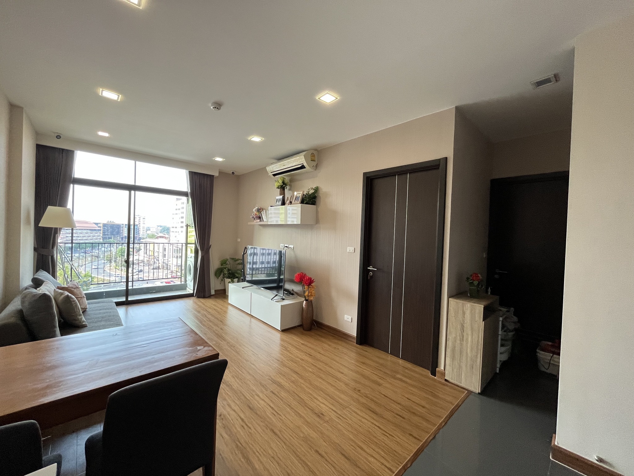 Stylish Condo - Image 4