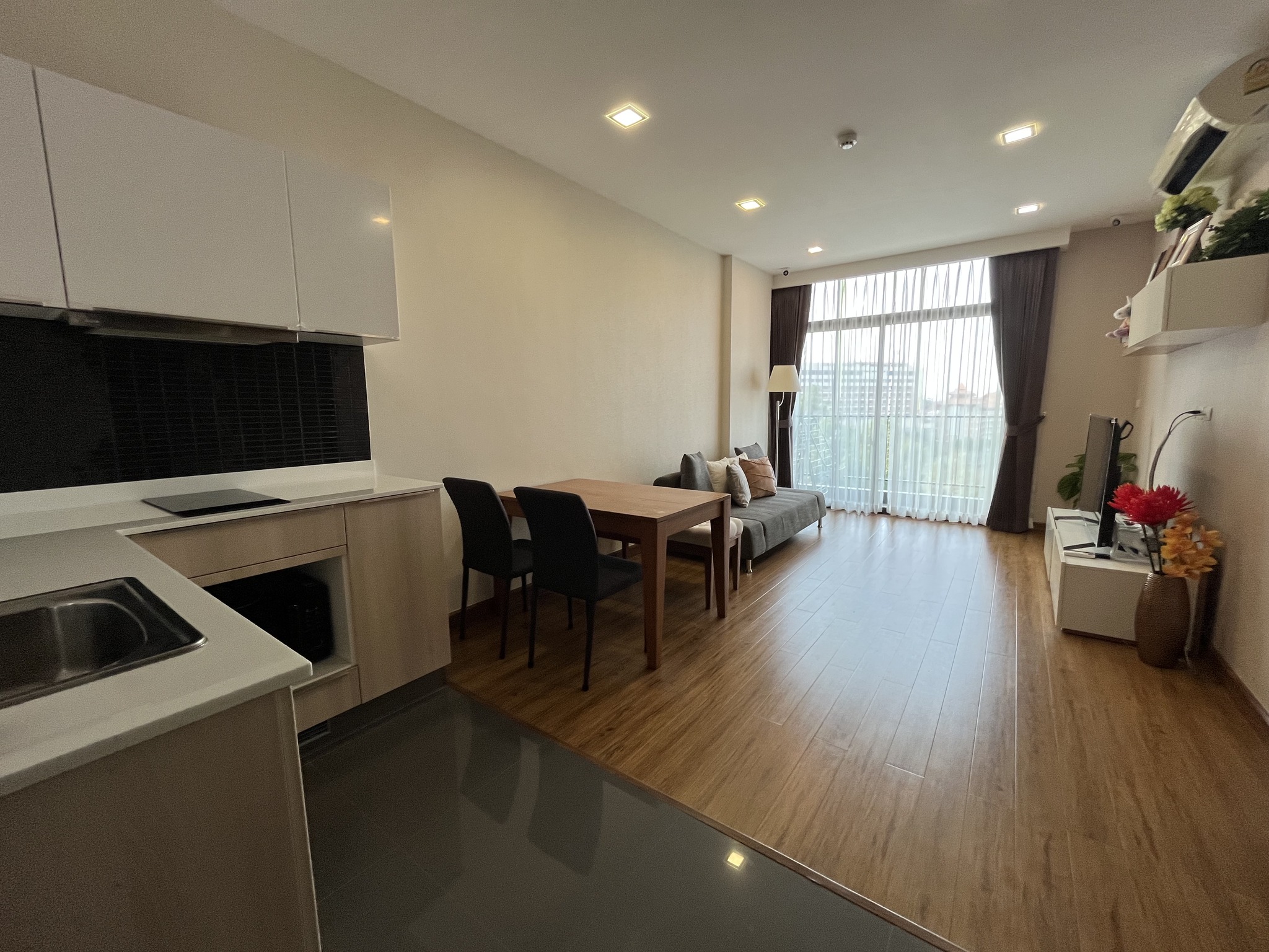 Stylish Condo - Image 3