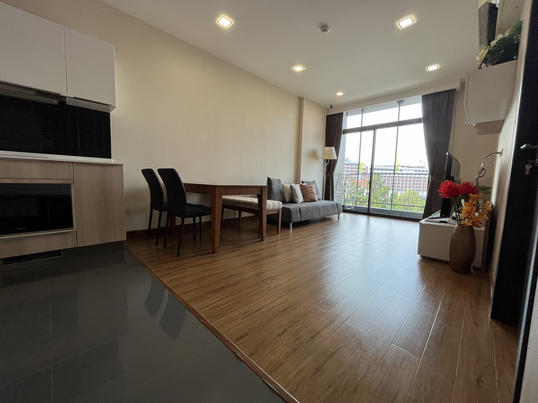 Stylish Condo - Image 10
