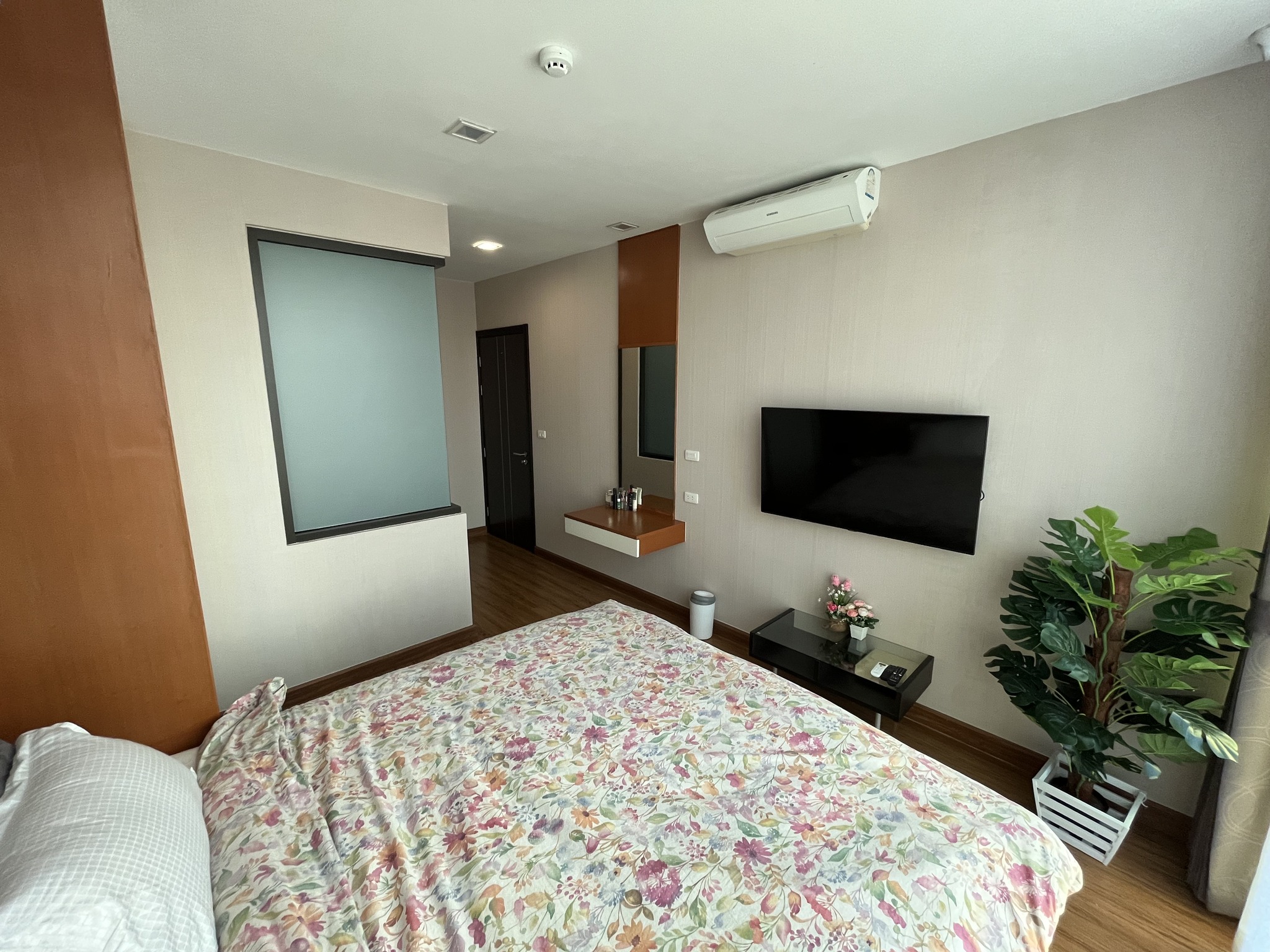 Stylish Condo - Image 8