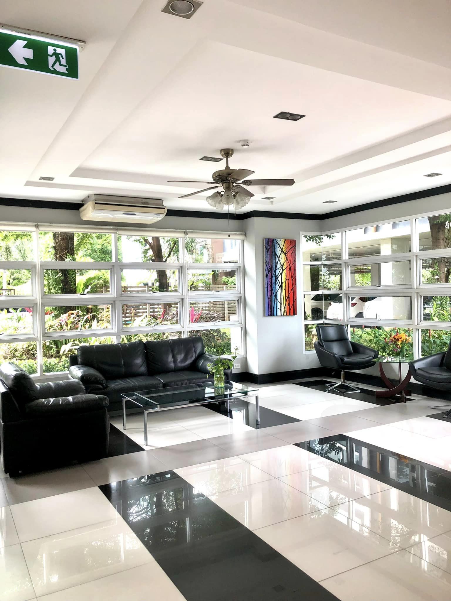One Plus Nineteen 4 Condominium - Image 15