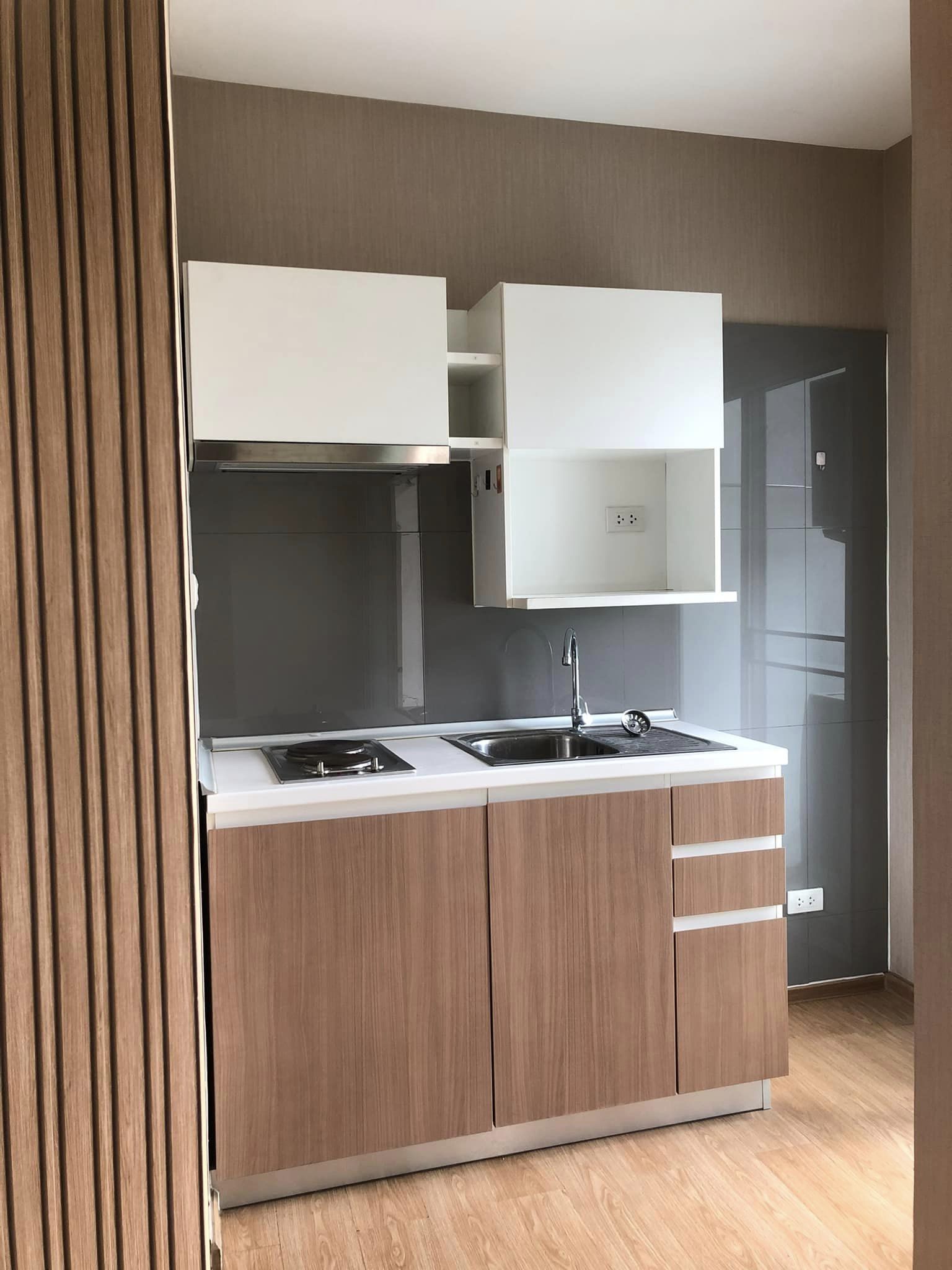One Plus Nineteen 4 Condominium - Image 10