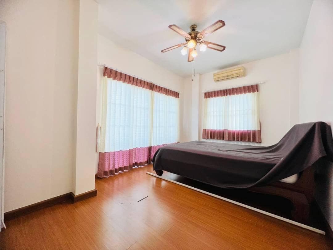 Home in Park - Image 5