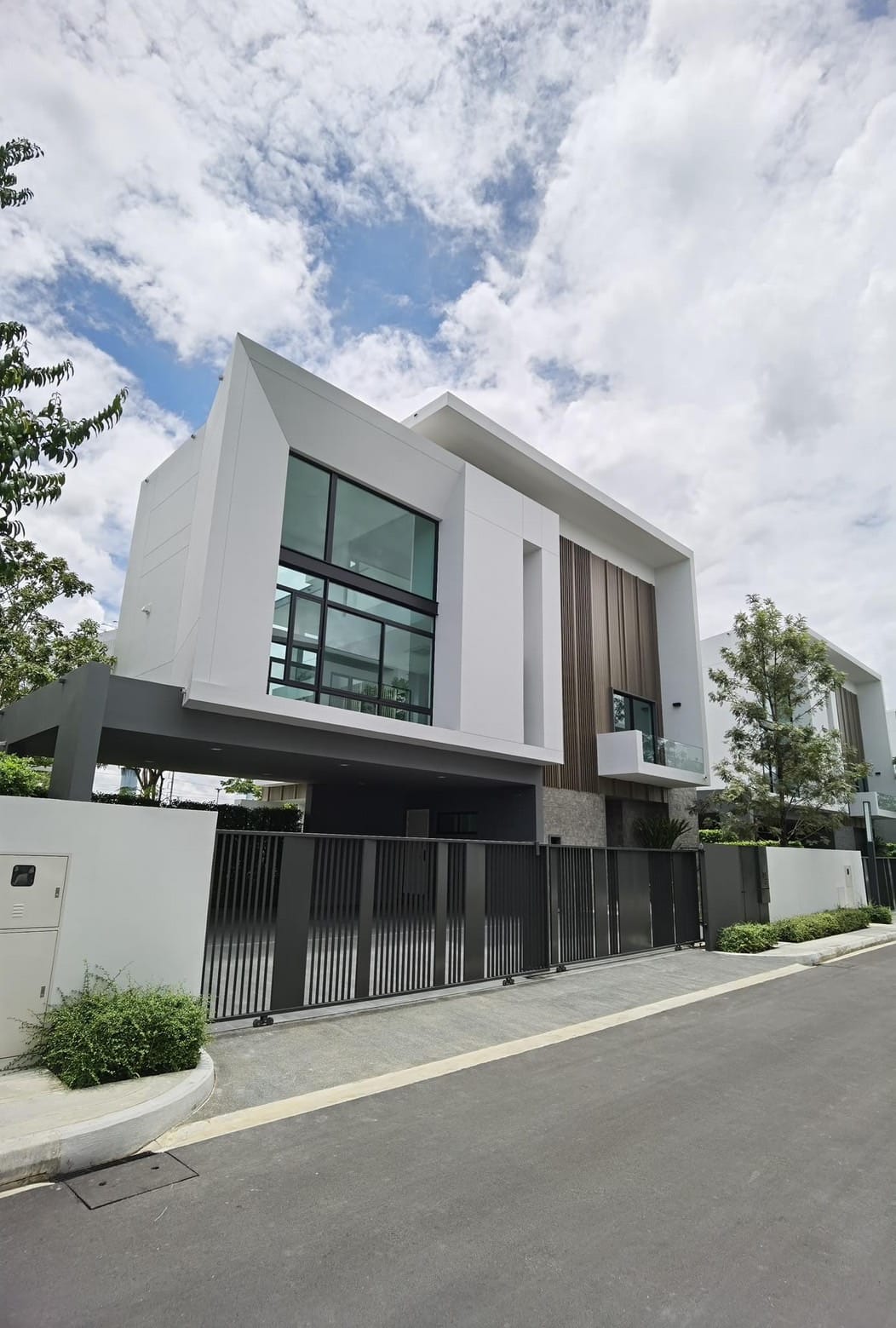 Nantawan Rama 9 - Srinakarin - Image 1
