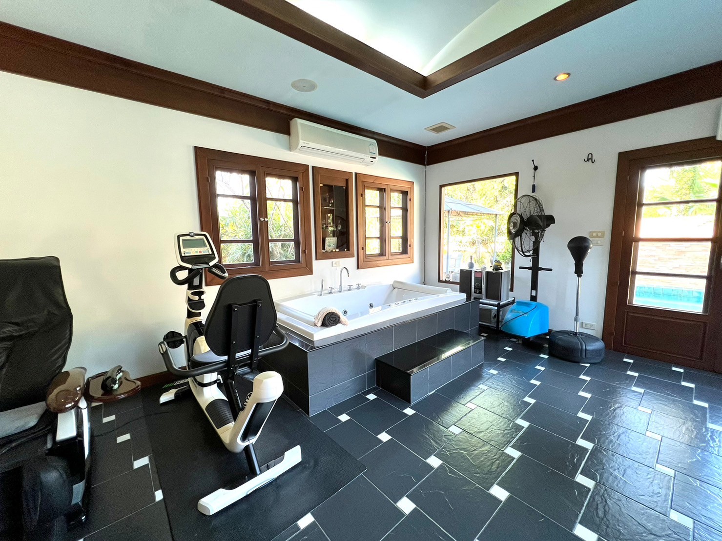 4 Bedroom House For Rent in Wat Ket, Mueang Chiang Mai, Chiang Mai - Image 12