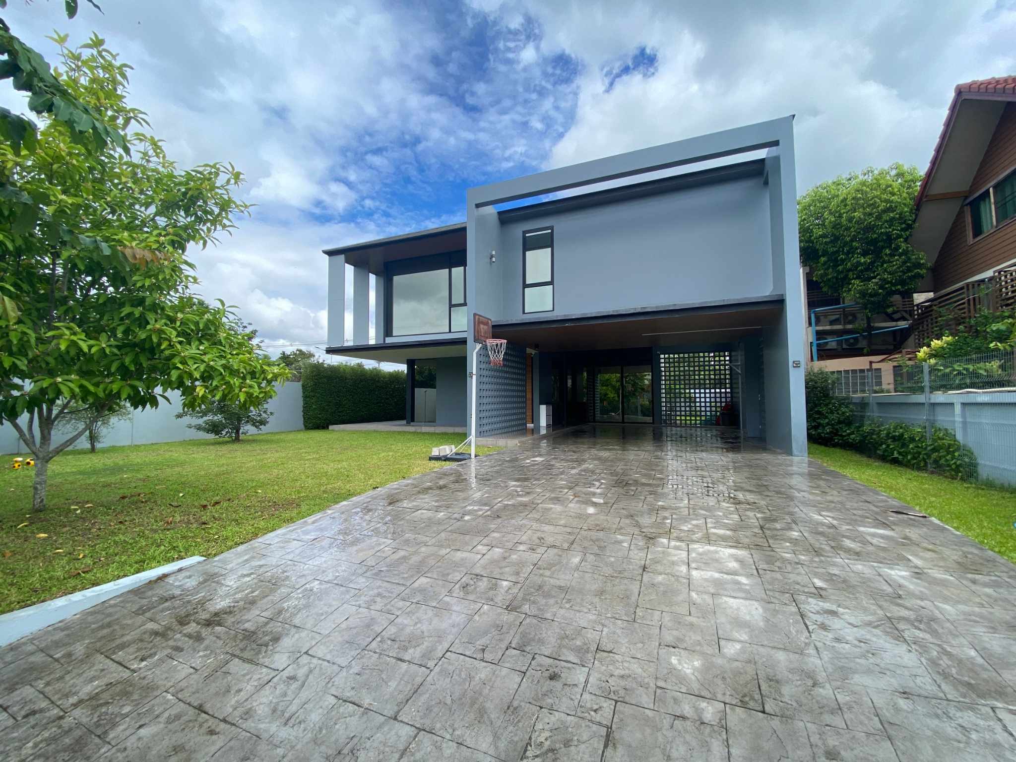 World Club Land - Image 1
