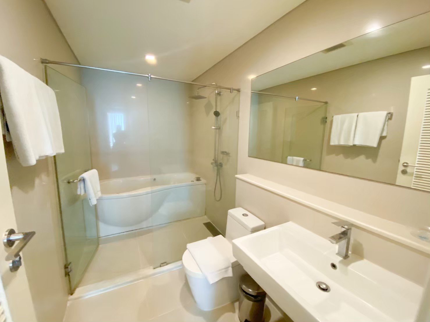 Ivy Thonglor 23 - Image 4
