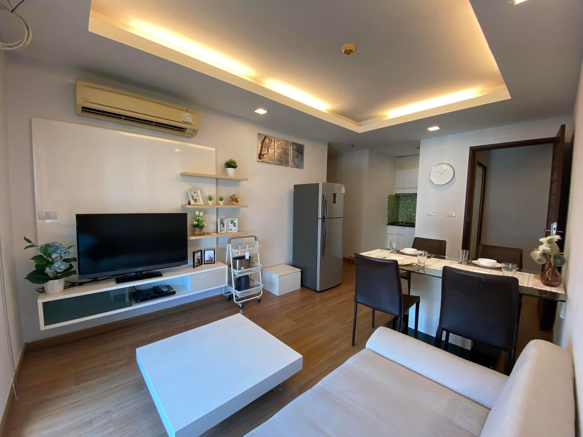 2 Bedroom Condo For Sale in Bang Kapi, Huai Khwang, Bangkok - Image 1