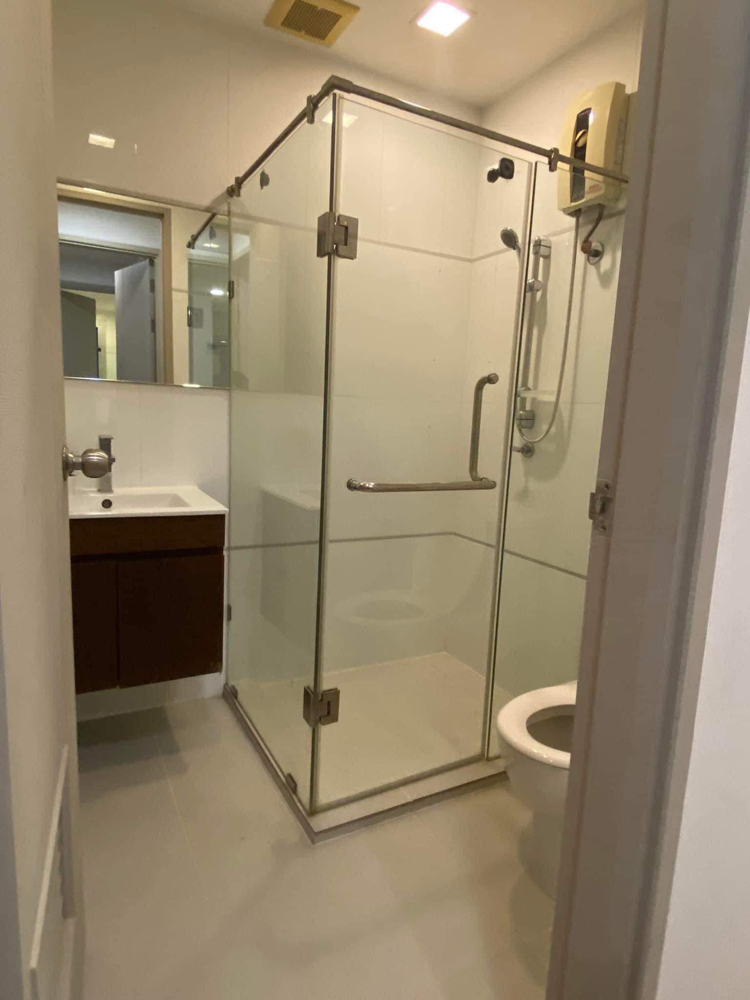 2 Bedroom Condo For Sale in Bang Kapi, Huai Khwang, Bangkok - Image 9