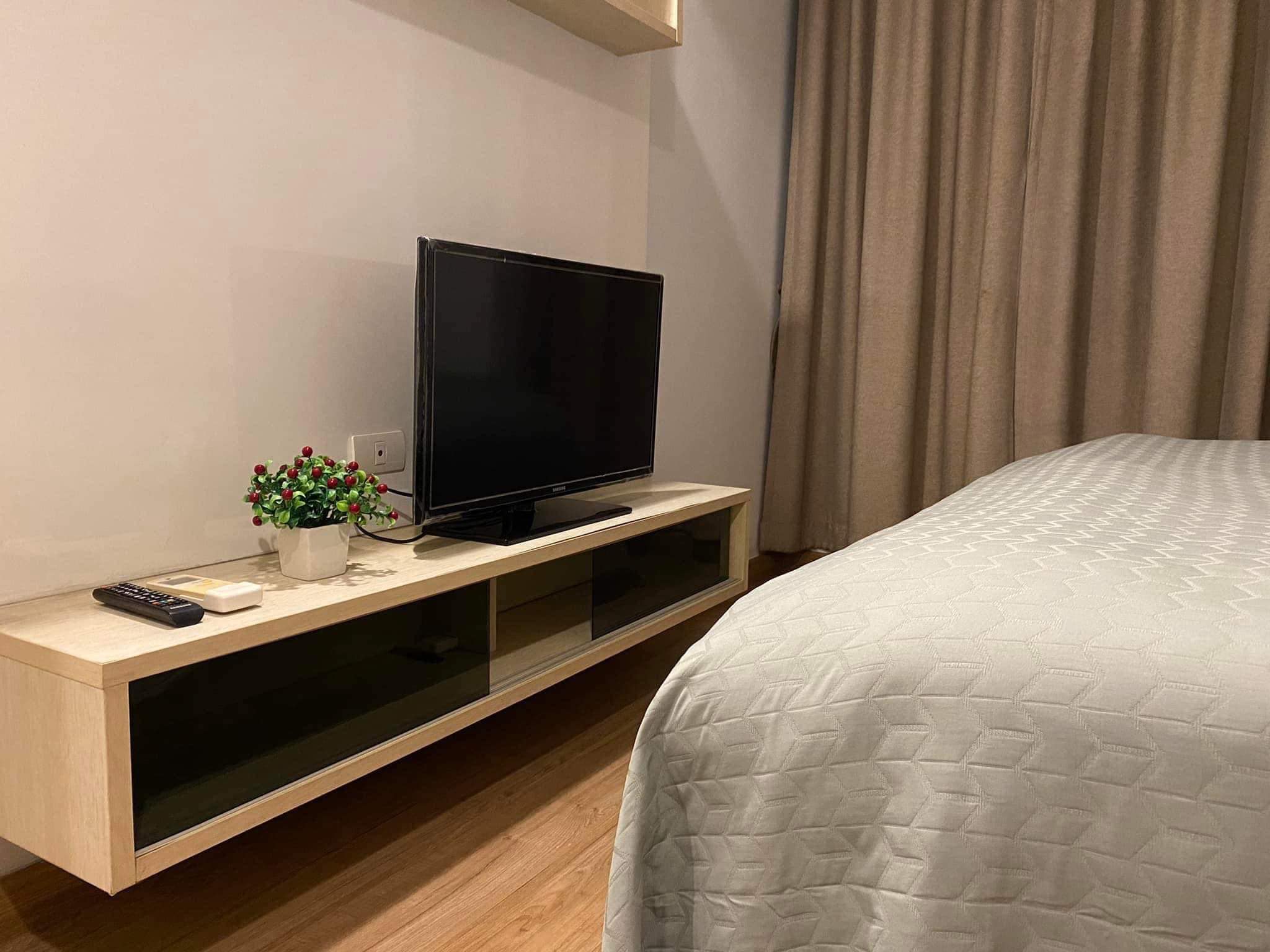 2 Bedroom Condo For Sale in Bang Kapi, Huai Khwang, Bangkok - Image 11