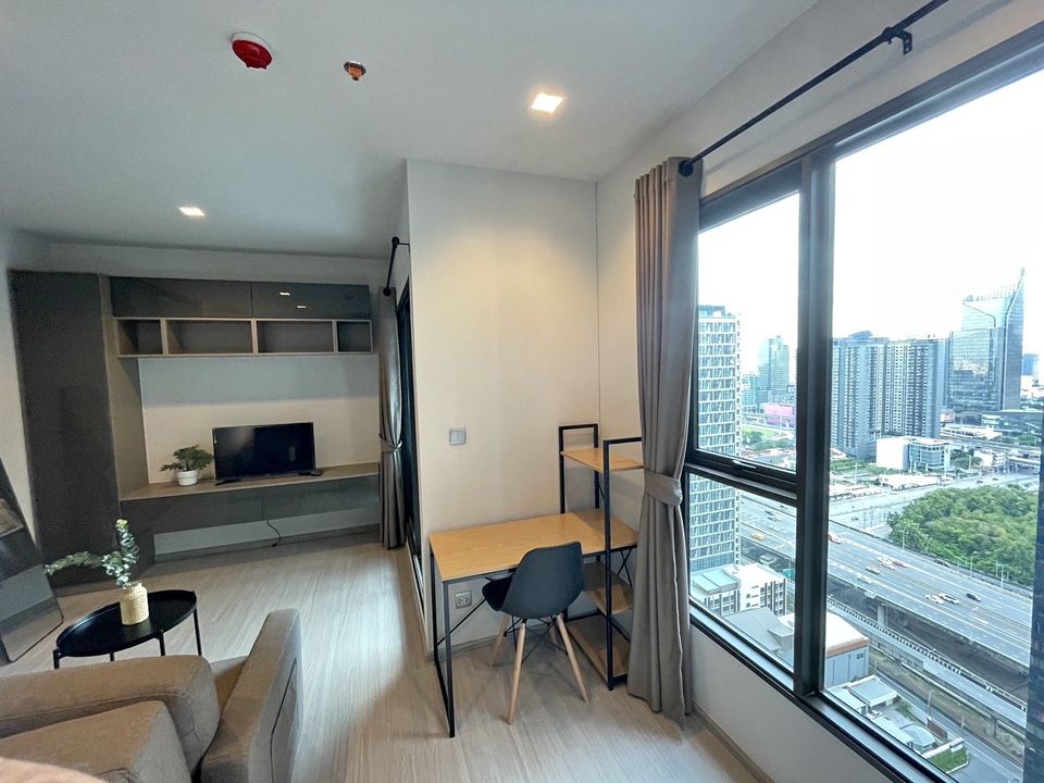 ไลฟ์ อโศก พระราม 9 - Image 1