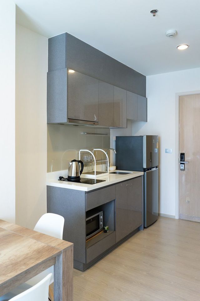 1 Bedroom Condo For Sale in Bang Kapi, Huai Khwang, Bangkok - Image 5
