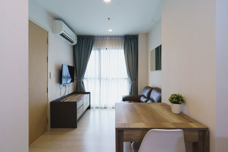 1 Bedroom Condo For Sale in Bang Kapi, Huai Khwang, Bangkok - Image 1