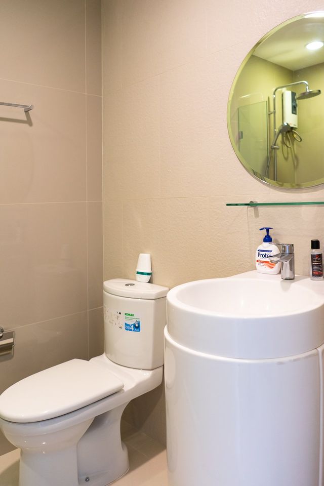 1 Bedroom Condo For Sale in Bang Kapi, Huai Khwang, Bangkok - Image 8