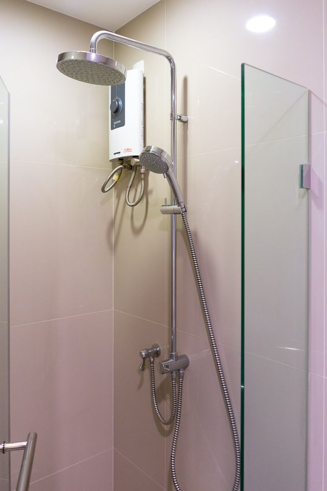 1 Bedroom Condo For Sale in Bang Kapi, Huai Khwang, Bangkok - Image 4