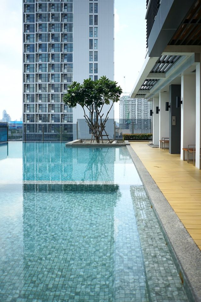 1 Bedroom Condo For Sale in Bang Kapi, Huai Khwang, Bangkok - Image 12