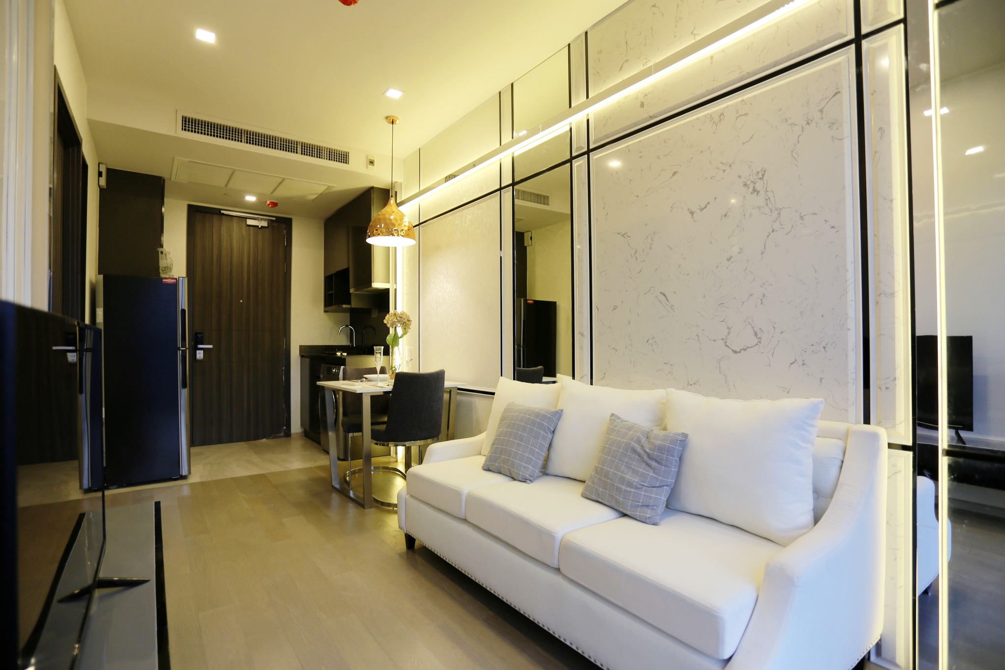 Ashton Asoke - Image 5
