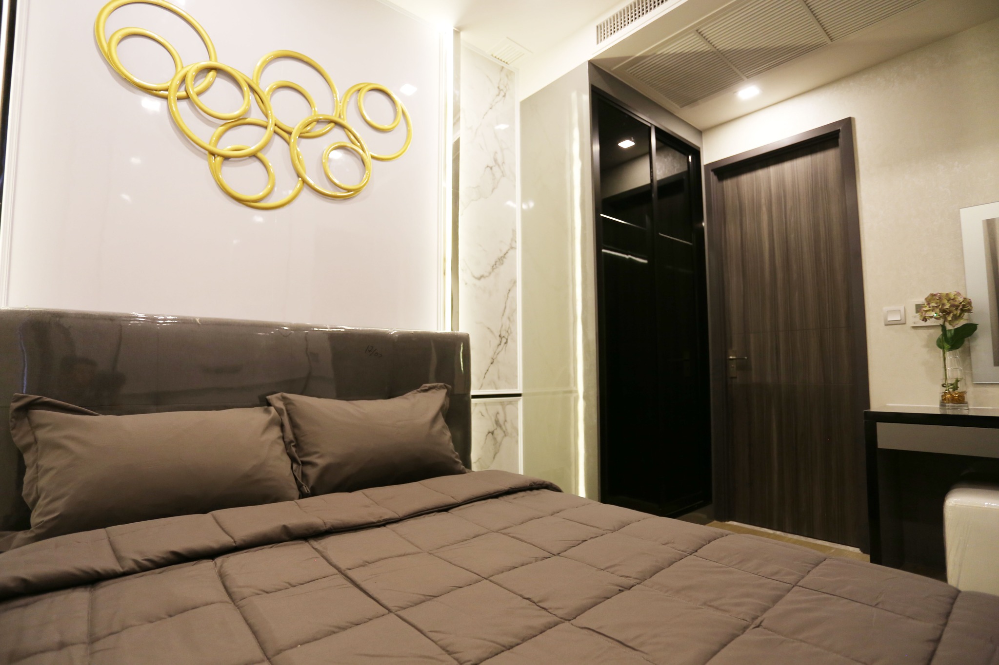 Ashton Asoke - Image 10