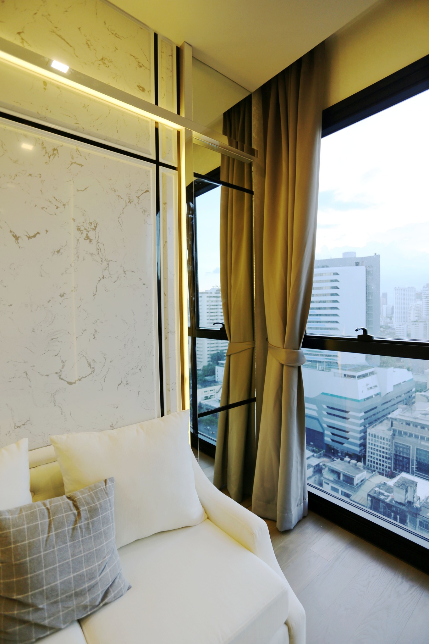Ashton Asoke - Image 14