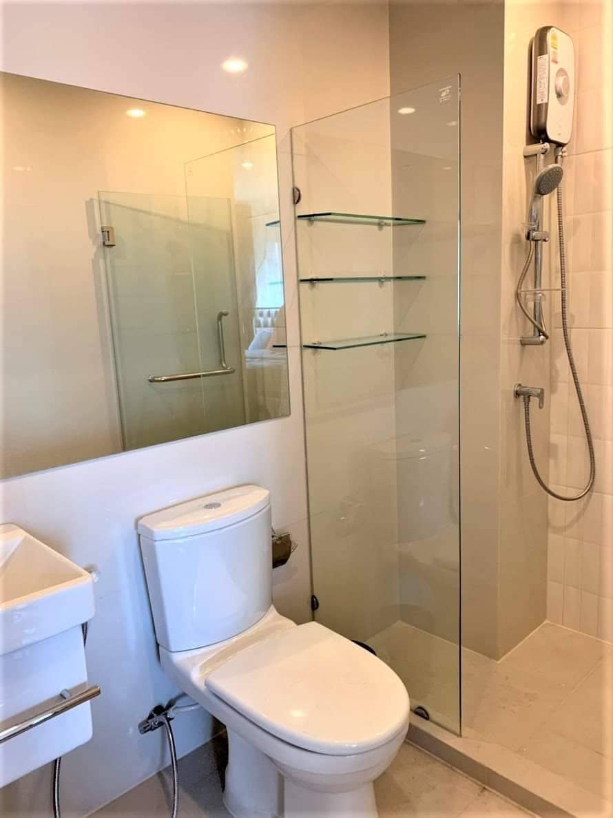 1 Bedroom Condo For Sale in Bang Kapi, Huai Khwang, Bangkok - Image 7