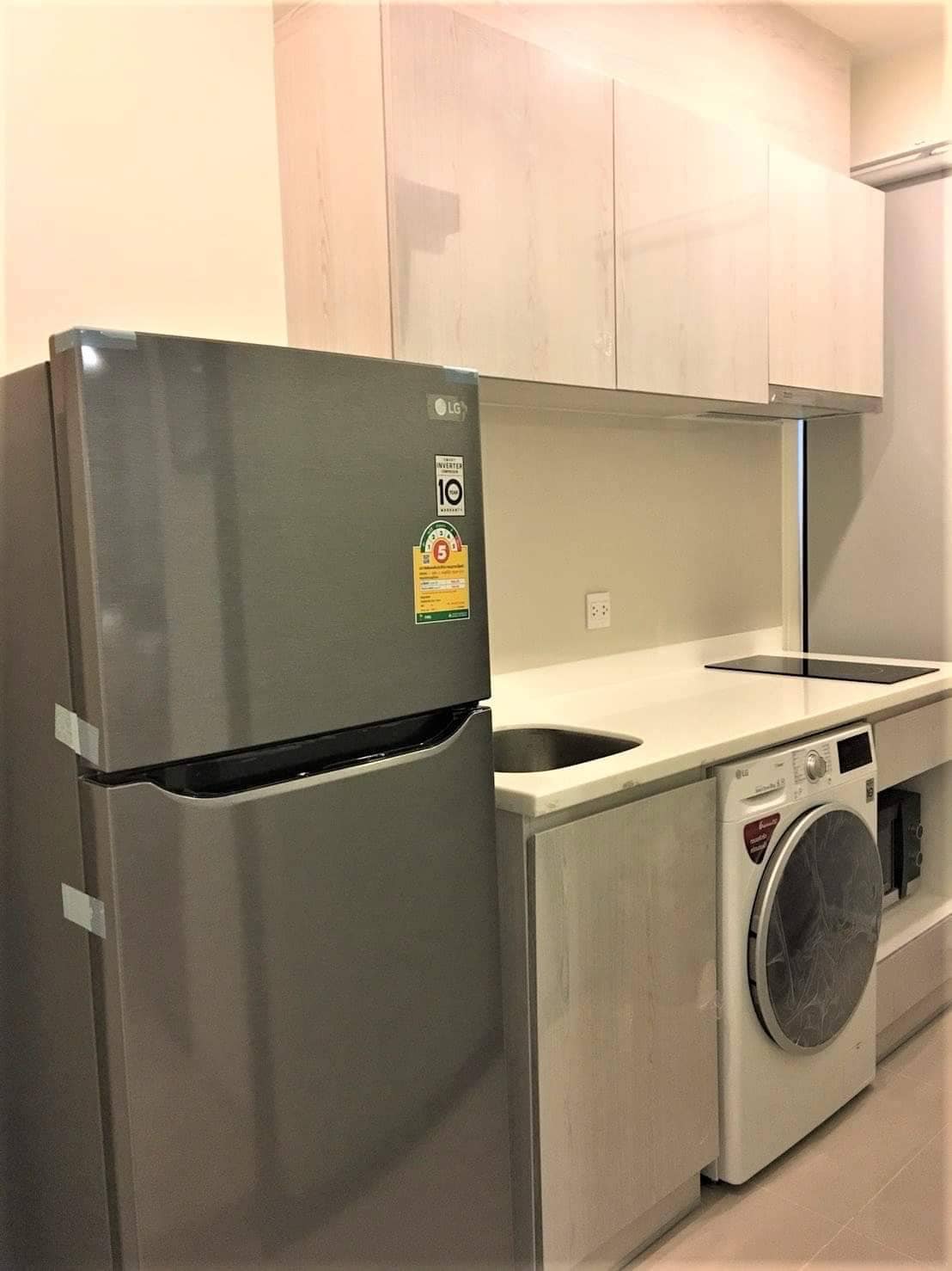 1 Bedroom Condo For Sale in Bang Kapi, Huai Khwang, Bangkok - Image 16