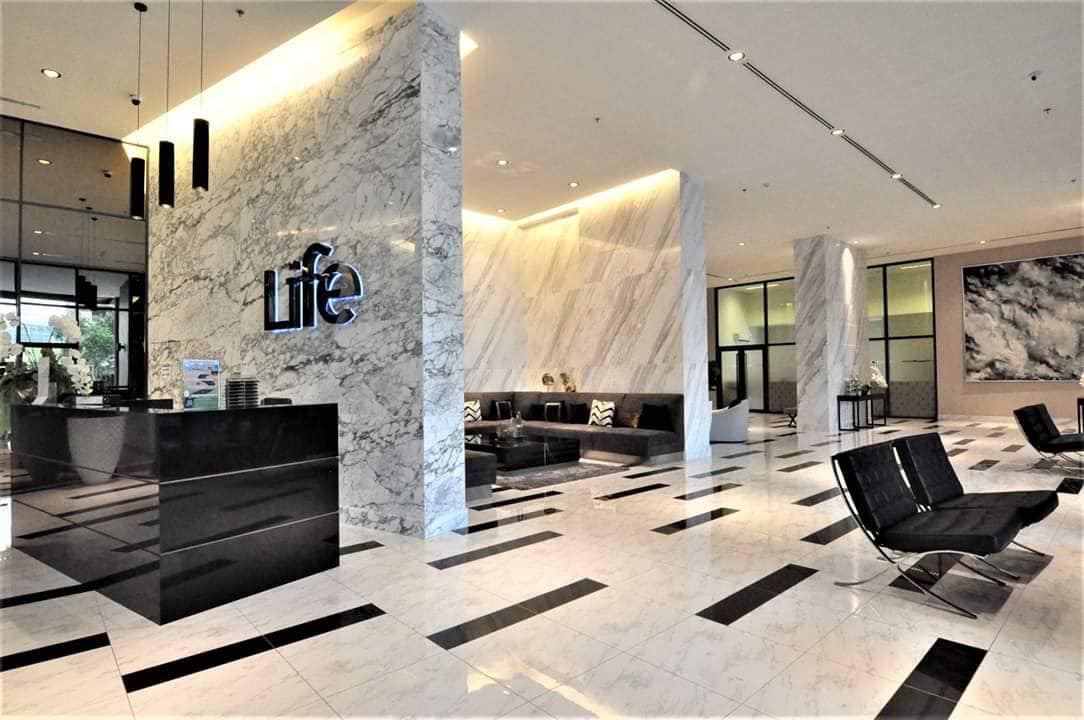 1 Bedroom Condo For Sale in Bang Kapi, Huai Khwang, Bangkok - Image 11