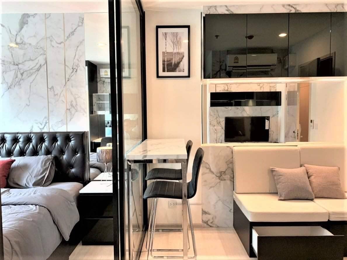 1 Bedroom Condo For Sale in Bang Kapi, Huai Khwang, Bangkok - Image 1