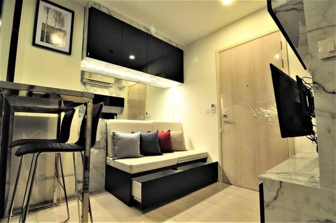 1 Bedroom Condo For Sale in Bang Kapi, Huai Khwang, Bangkok - Image 2