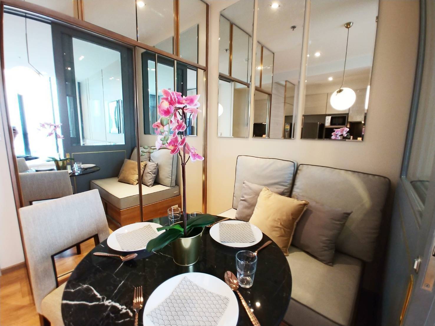 Park Origin Phrom Phong - Image 1
