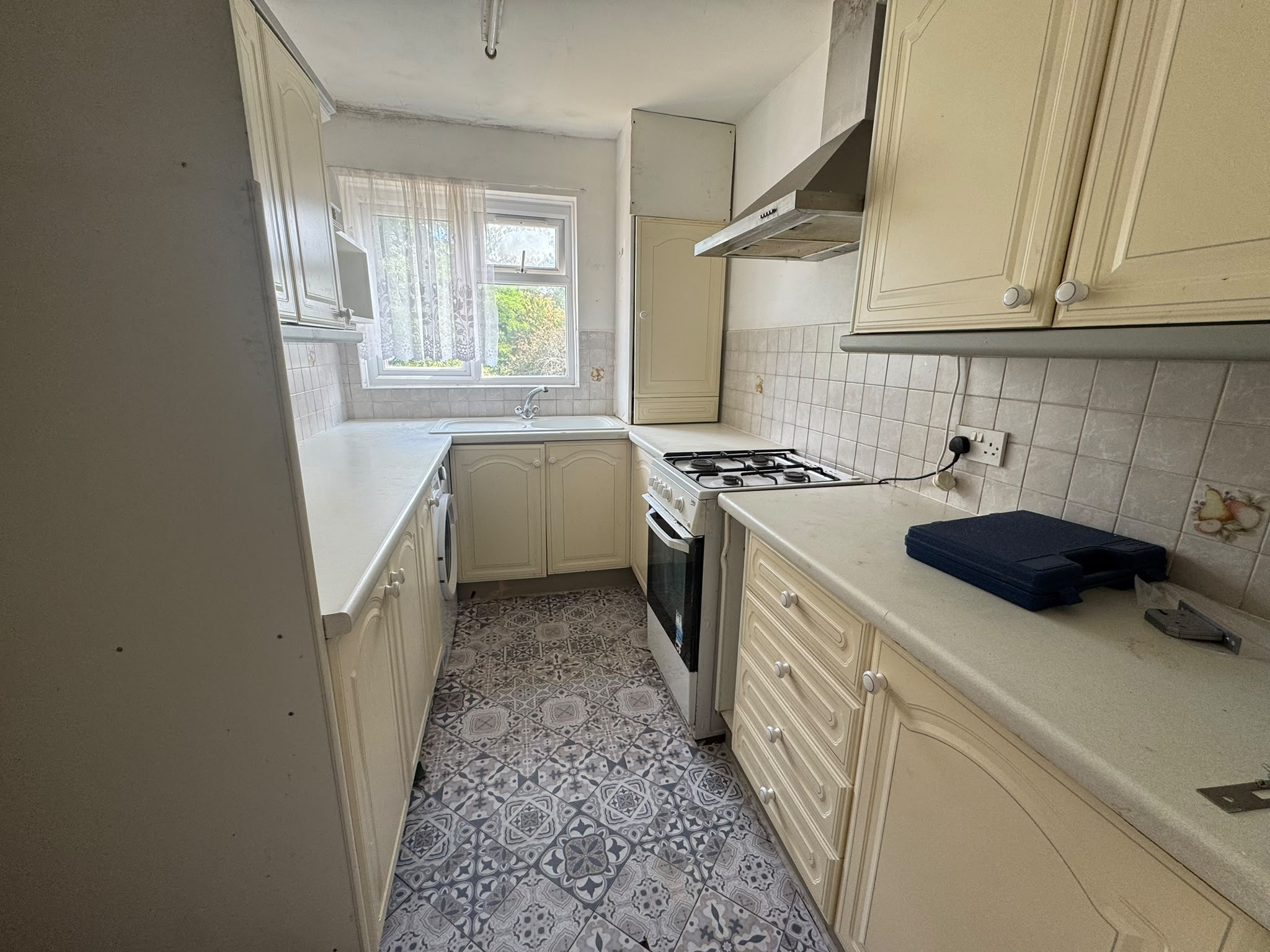 Flat at Bullen Court New North Road, Hainault, Ilford, IG6 2UY — photo 4