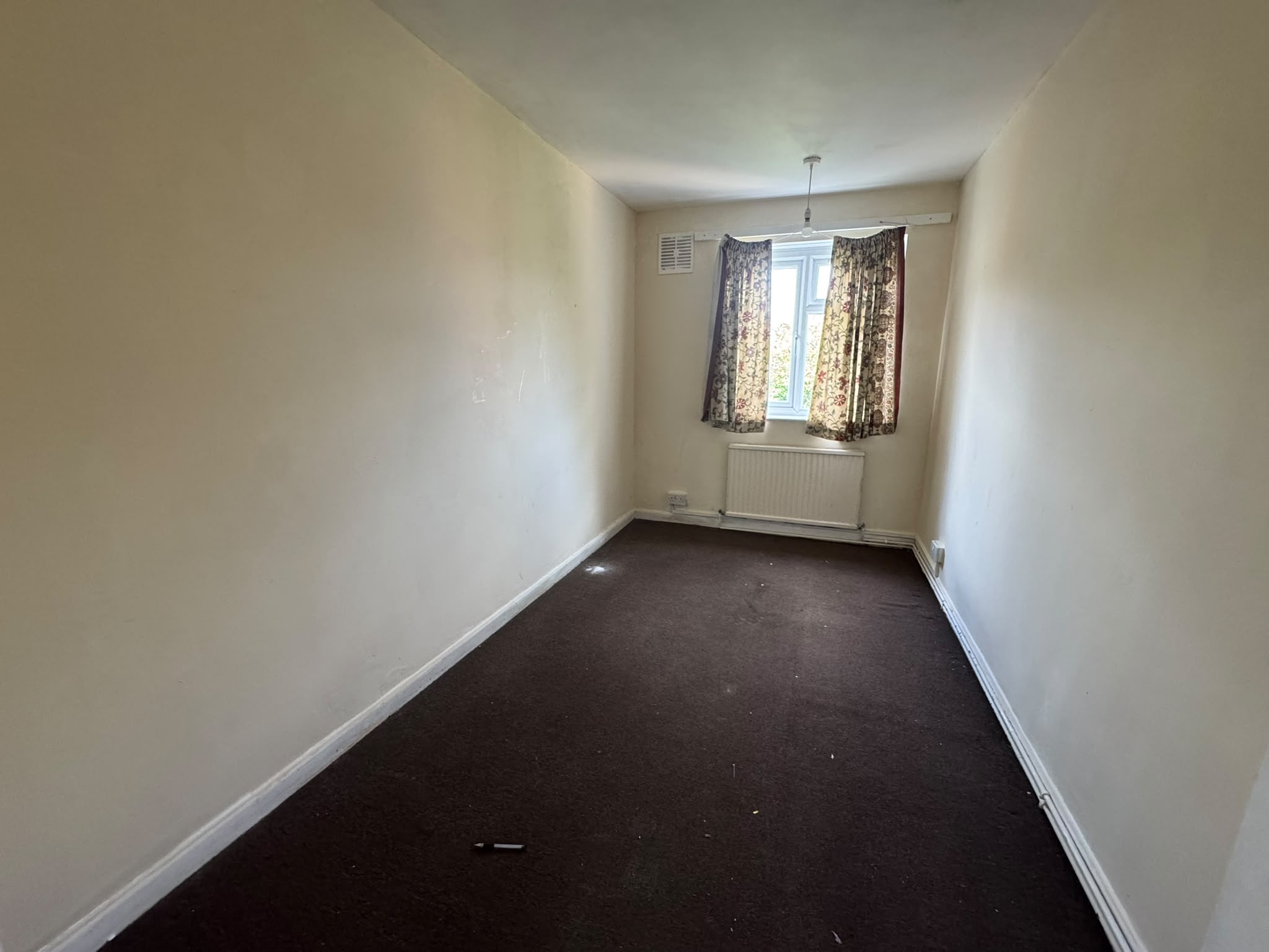 Flat at Bullen Court New North Road, Hainault, Ilford, IG6 2UY — photo 3