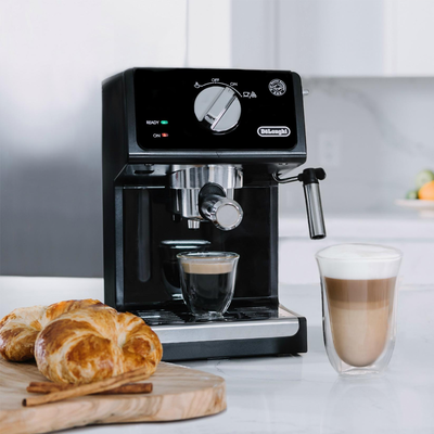Brew delicious drinks with De'Longhi's 15-Bar Espresso and Cappuccino Machine at nearly 50% off