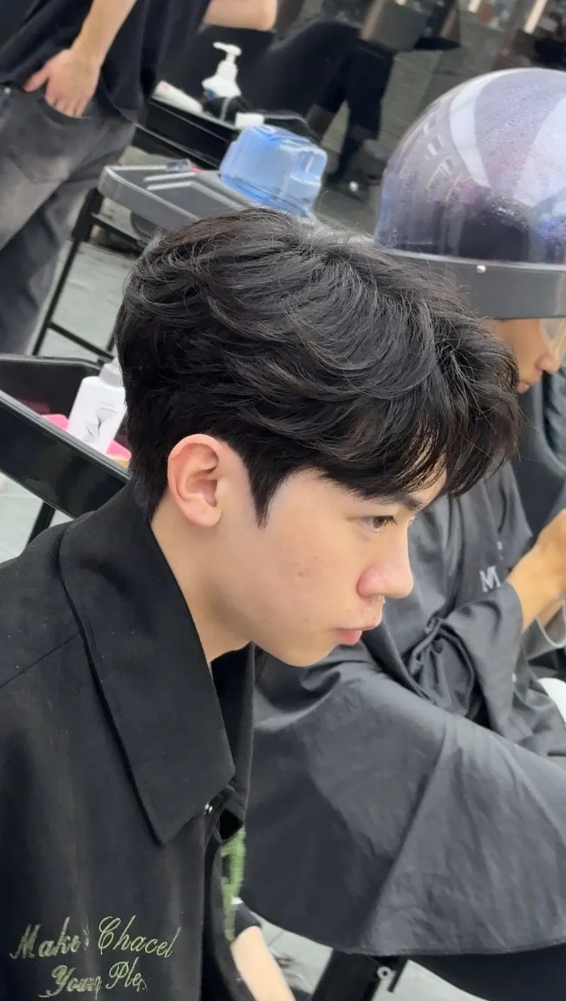 男生紋理燙｜逗號瀏海 黑髮側分短髮｜男士燙髮專門Mark｜TiAM 中壢中正店