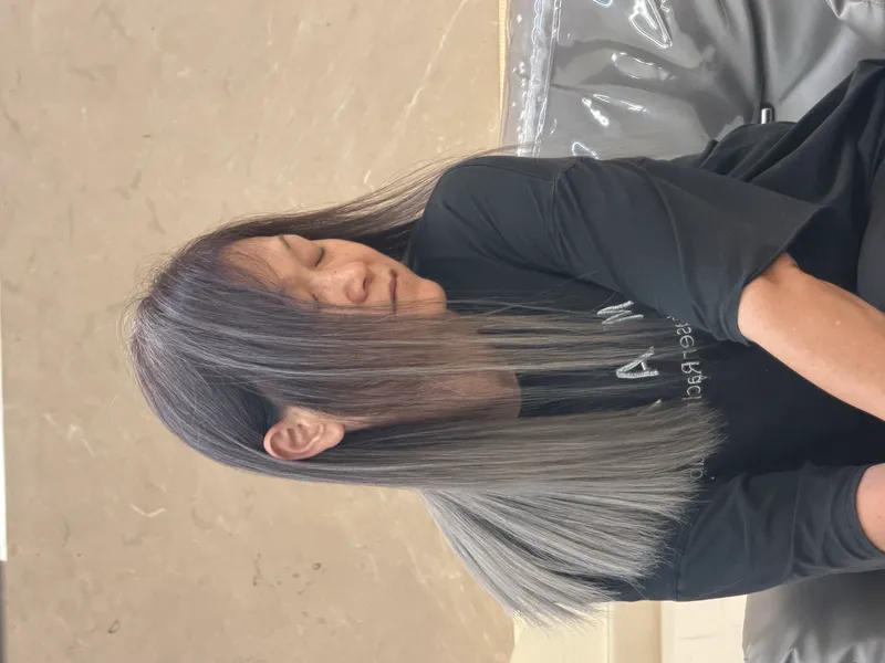 漂髮銀灰漸層｜冷霧色長直髮特殊色｜Oona｜TiAM 桃園民生店