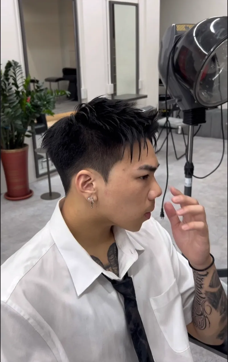 男生背頭油頭｜俐落黑髮西裝紳士款｜繁豪｜TiAM 中壢延平店
