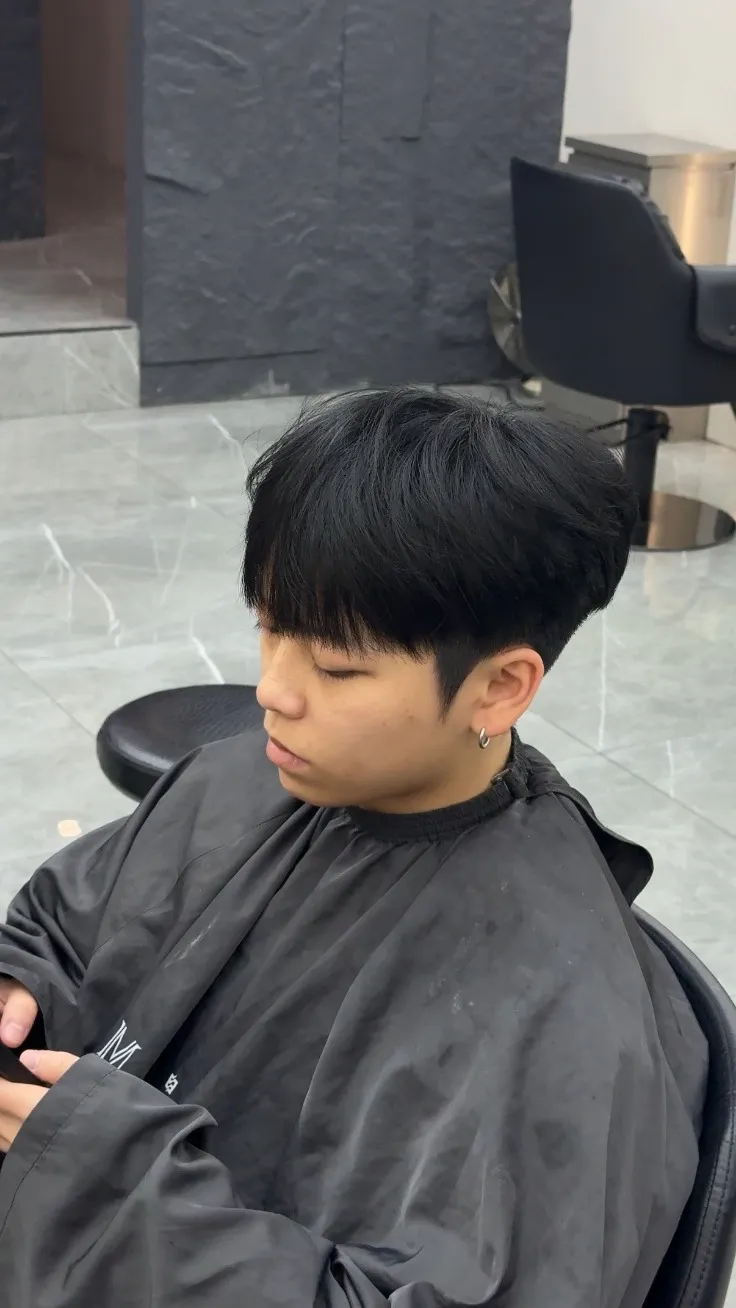 中壢男生剪髮二區塊｜深黑層次清爽短髮｜Henry｜TiAM 中壢中正店