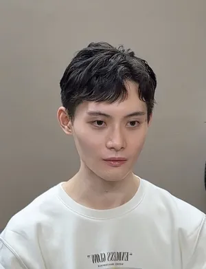 男士紋理燙｜黑髮自然捲俐落短髮