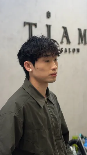 男生微捲燙短髮｜黑髮蓬鬆紋理造型｜Vida你的髮型小教母｜TiAM 中壢中正店 2