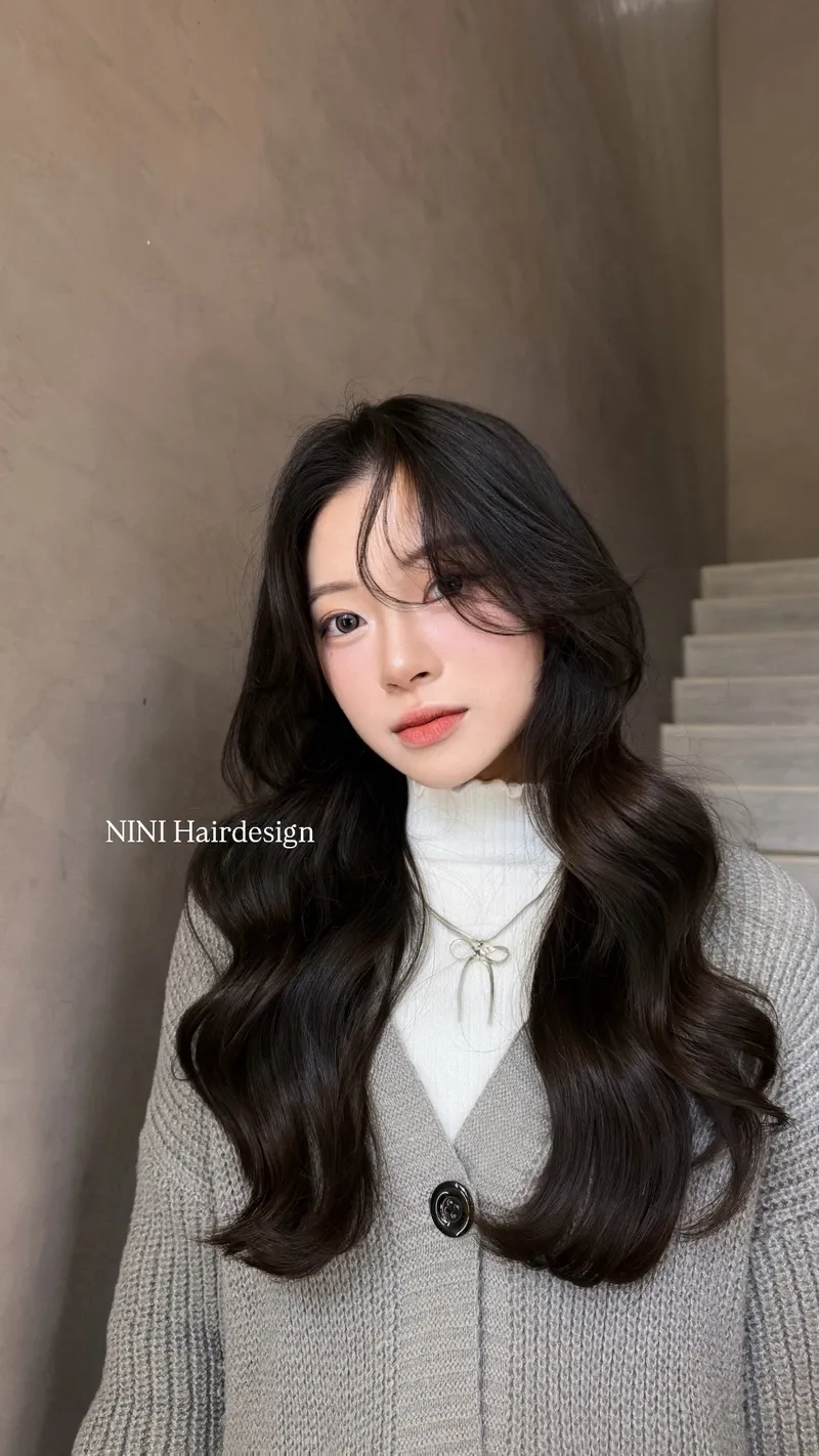 深棕大波浪燙｜修顏瀏海氣質長髮｜Nini｜TiAM 中壢中平店