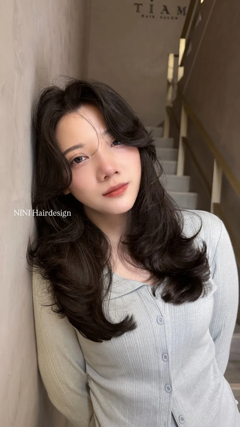 深棕大波浪燙｜側分氣質長髮｜Nini｜TiAM 中壢中平店